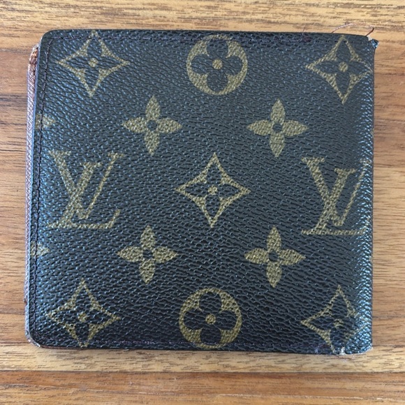 100% Authentic LV Louis Vuitton Bifold Monogram Wallet - Picture 4 of 11